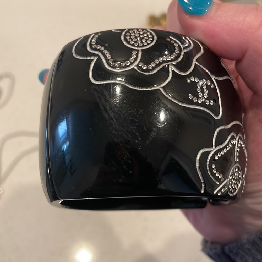 Authentic Chanel cuff - Picture 7 of 12